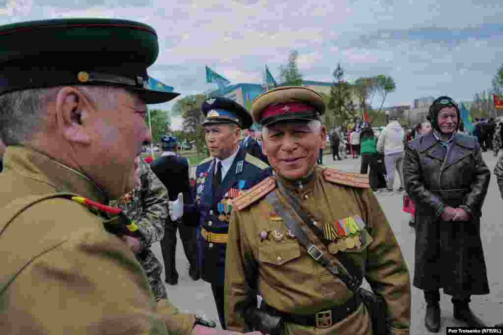 На празднике традиционно было и много людей, облачённых в военную форму времён Второй мировой