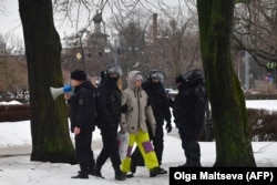 Задержание у памятника жертвам политических репрессий в Санкт-Петербурге, 17 февраля 2024 года