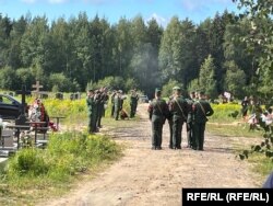 Церемония воинских почестей на похоронах Алексея Волнянко