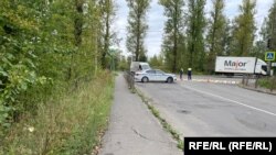 Полиция разворачивает транспорт на подъезде к аэропорту