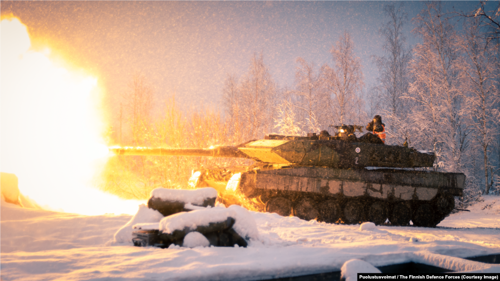 Танк Leopard 2&nbsp; По сообщениям, у Финляндии 200 таких танков немецкого производства. Leopard 2 быстрее, чем многие его советские аналоги.&nbsp;Обслуживание и замена деталей танков в Европе будут относительно простыми, поскольку европейские страны обладают солидным пулом таких машин