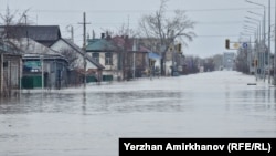 «Мы сделали всё, что могли. Воды было очень много», — оправдался аким Петропавловска Серик Мухамедиев на встрече с жителями села Подгора