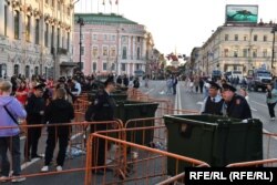 Перекрытия Невского проспекта перед "Алыми парусами".