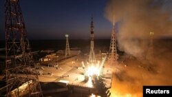 Ракета с космическим кораблем, на борту которого астронавт NASA Фрэнк Рубио вместе с космонавтами «Роскосмоса» Сергеем Прокопьевым и Дмитрием Петелиным, стартует к Международной космической станции (МКС) на космодроме Байконур, Казахстан, 21 сентября 2022 года