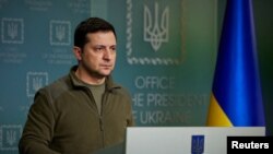 Президент Украины Владимир Зеленский выступает с обращениям к гражданам. Киев, 25 февраля 2022 года