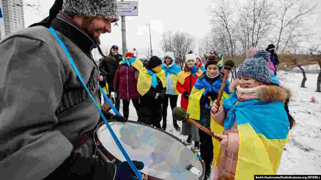 Учасники зібралися на лівому та правому берегах Дніпра о дев&rsquo;ятій ранку&nbsp;