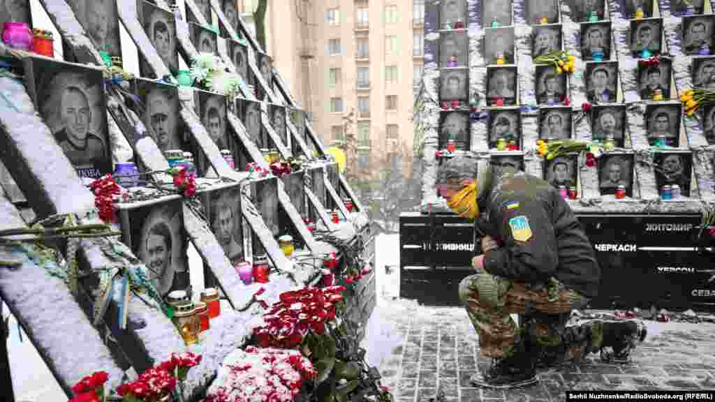 18 лютого. Вшанування пам&#39;яті Небесної сотні в Києві. Більше про розстріли на Майдані &ndash; у цій статті &nbsp; &nbsp; 