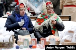 Женщины на фестивале в Белгороде, 14 января