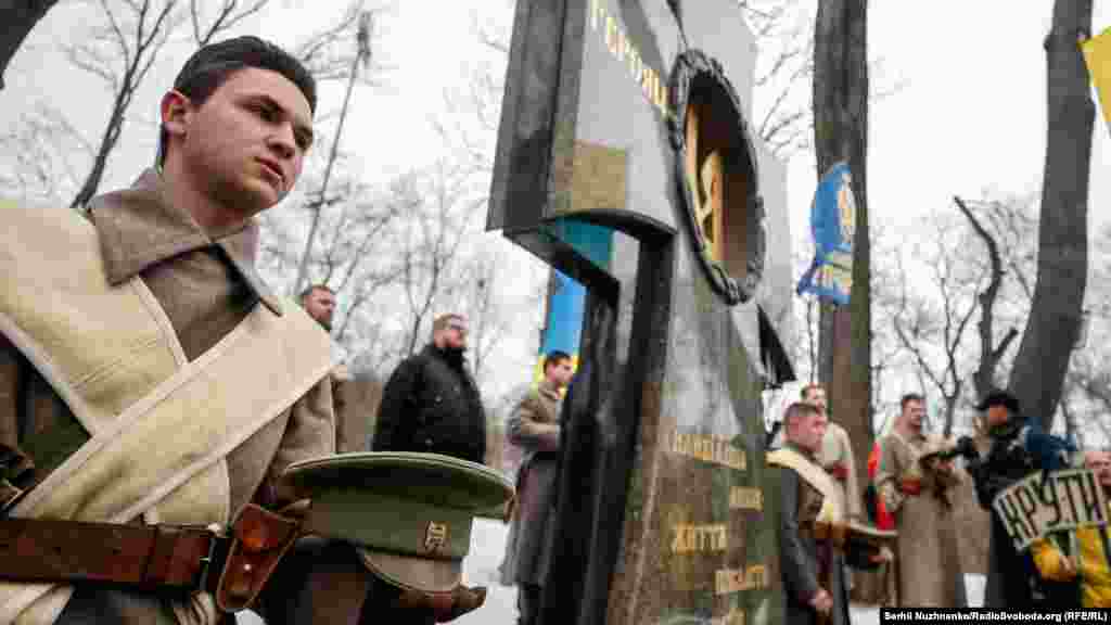 Пам&rsquo;ять загиблих ушанували хвилиною мовчання. Після цього пролунав Державний гімн України