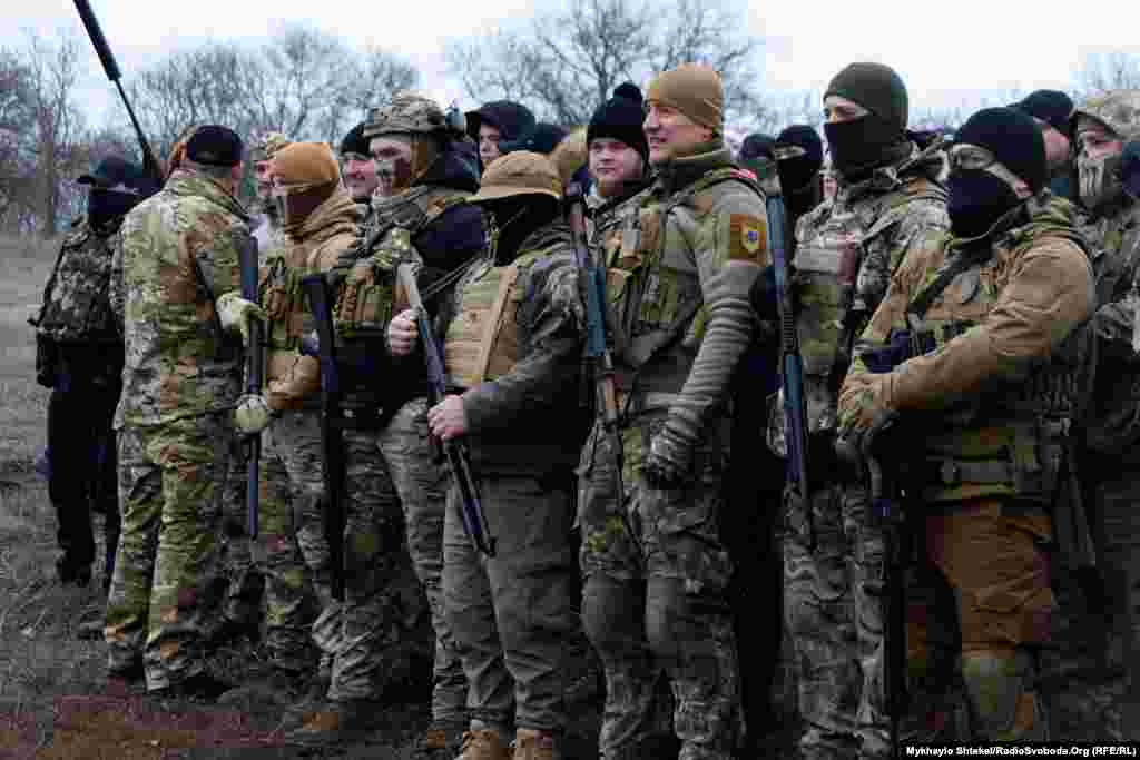 На вишкіл приїхали і люди з бойовим досвідом, і новачки. Дехто привіз мисливську, пневматичну чи спортивну зброю &ndash; за їхніми словами, зареєстровану