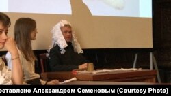 Александр Семенов во время дебатов для студентов университета Штиглица