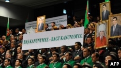 Turkmenistan -- Participants of Turkmenistan's Council of Elders attend a meeting in Ashgabat, September 14, 2016