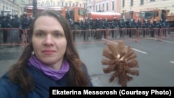 Екатерина Мессорош на акции протеста