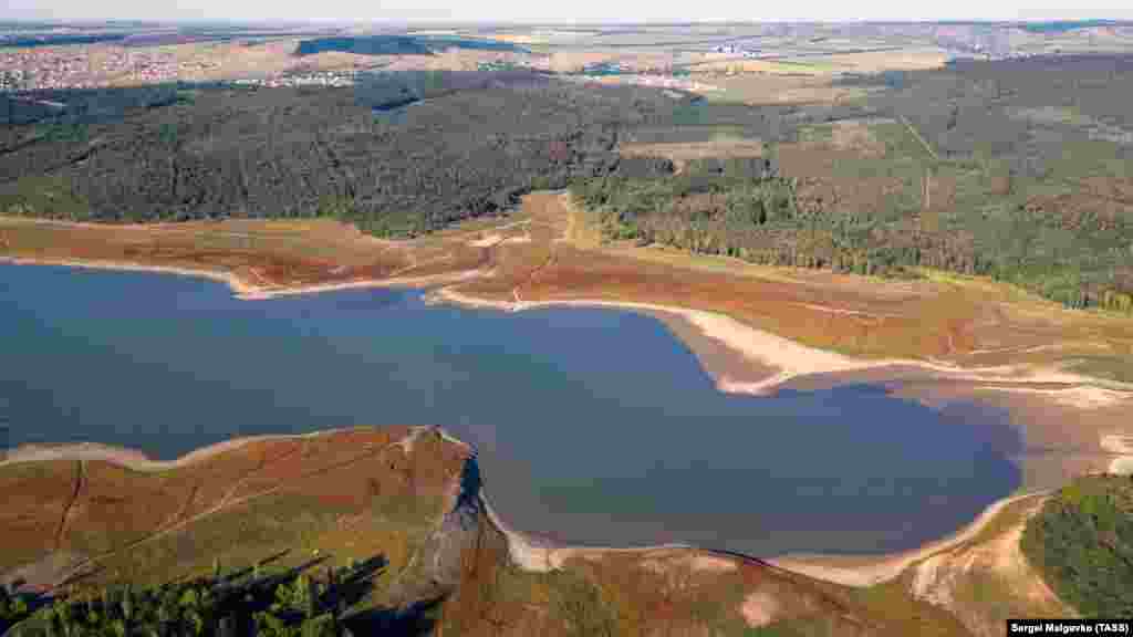 У російському Радміні Криму опублікували графіки відключення водопостачання і зазначили, що це &ndash; &laquo;вимушене рішення&raquo;. &nbsp; Як кримчани почали готуватися до подачі води за графіком &ndash; дивіться у фотогалереї Крим.Реалії