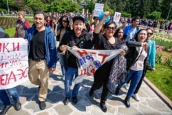 Участники акции протеста в Алматы в День единства народа Казахстана, 1 мая 2019 года.