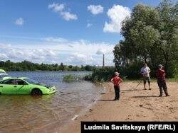 Амфибия и юные поклонники