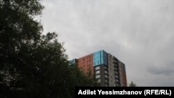 Жилой комплекс Central Esentai Residence, построенный рядом с музеем