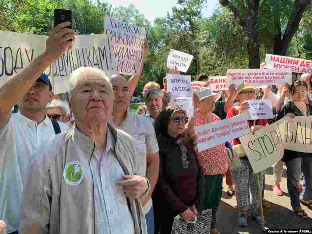 Митинг в Алматы собрал сотни участников.&nbsp;