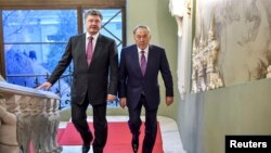 Президент Украины Петр Порошенко (слева) и президент Казахстана Нурсултан Назарбаев. Киев, 22 декабря 2014 года.