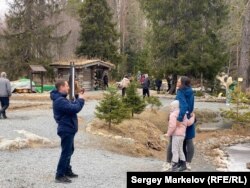 Туристы на водопадах Ахвенкоски, Карелия