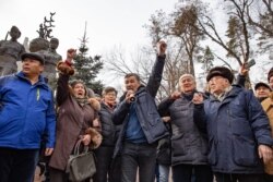 Сторонники Демократической партии Казахстана во время митинга. Алматы, 22 февраля 2020 года.