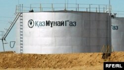 Нефтяные резервуары компании "КазМунайГаз". Иллюстративное фото.