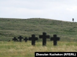 Мемориал на захоронении в селе Спасск, Карагандинская область.