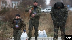 Пророссийские сепаратисты в Донецке. 13 ноября 2014 года.