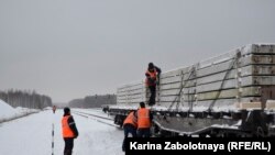 Плиты увозят со станции Шиес