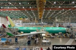 В США построили новый «Боинг 737-900» для таджикской компании «Сомон Эйр», 8 июня 2011 года