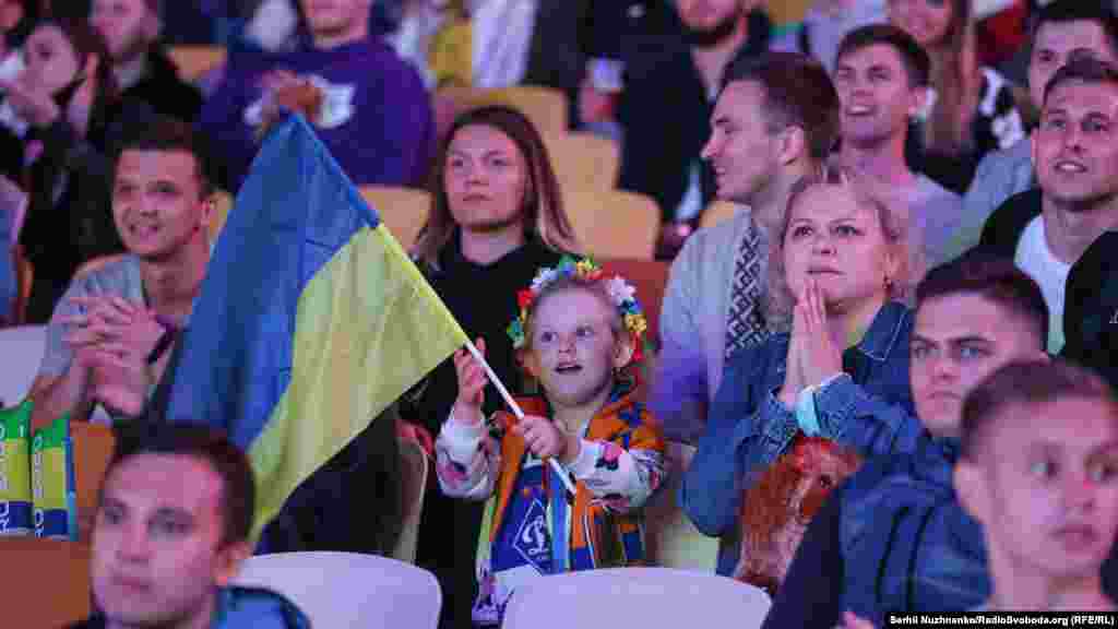 Завдяки глядачам під час поєдинку стадіон вибухав так, ніби збірна грала прямо на його полі