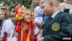 Святкування Дня знань в одній зі шкіл Києва, 1 вересня 2016 року (ілюстраційне фото)