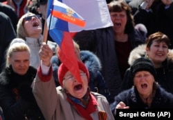 Пророссийский митинг в центре Донецка, 22 марта 2014 года.