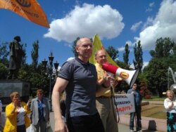 Рудников на митинге после своего освобождения