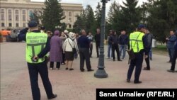 Несанкционированный митинг на центральной площади. Уральск, 10 мая 2018 года.