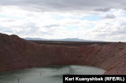 «Атомное» озеро близ села Саржал в Восточно-Казахстанской области.