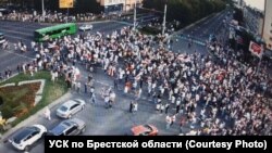 Акция в Бресте, после которой ее участников привлекли к уголовной ответственности за песни и вождение хороводов