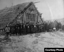 Барак-шалашник спецпереселенцев в Коми