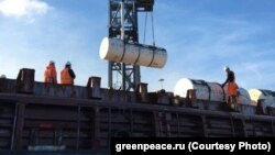 Radioactive waste loading in Amsterdam