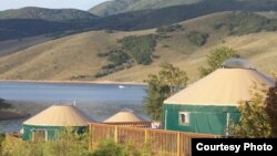 Юрты, изготовленные американской компанией Colorado Yurt Company.