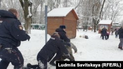 Задержание протестующих в Пскове