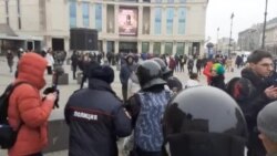 В Петербурге задерживают активистов на пикетах против поправок в Конституцию