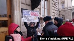 Пикеты против поправок к Конституции в Петербурге