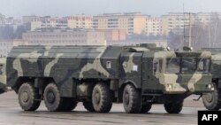 Ракетный комплекс "Искандер" на военном параде в Москве. 20 апреля 2010 года.